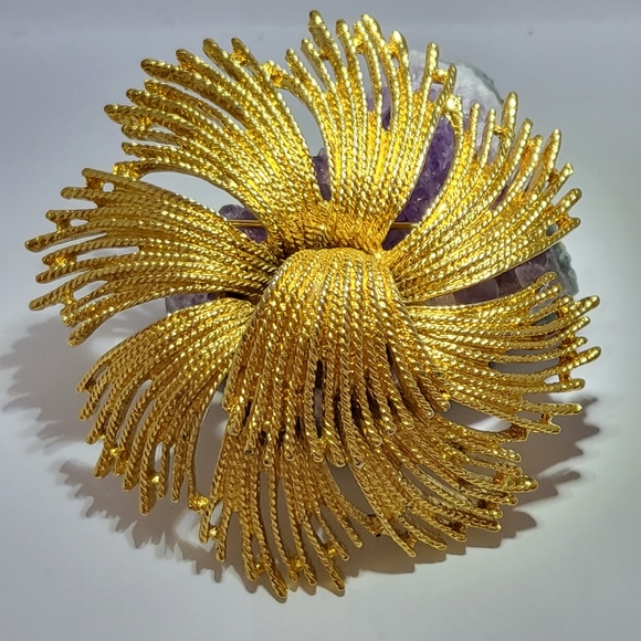 Vtg Monet Cordelia Flower Sunburst Brooch, signed - Picture 2 of 5